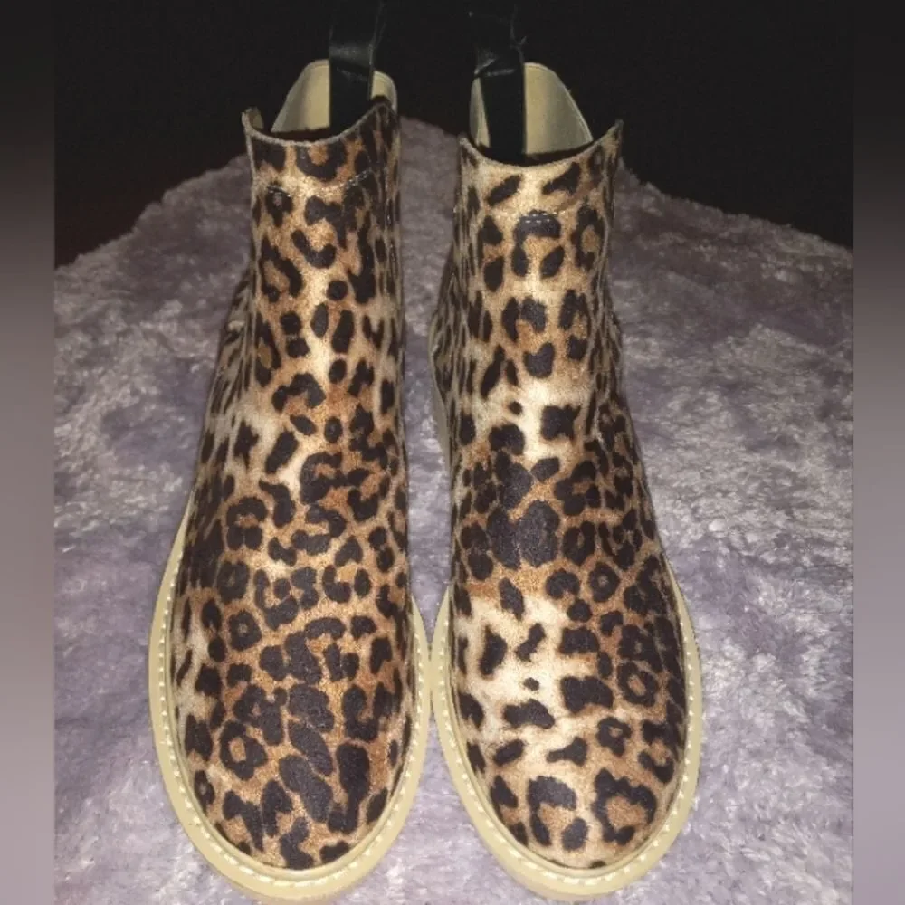 Ladies animal printed wedge booties sz 8.5